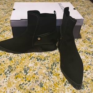 Liz Claiborne LC Barrington booties size 6M black worn once